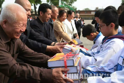 唐山榛子鎮(zhèn)第一中學(xué)獲贈(zèng)3000余冊(cè)書(shū)籍