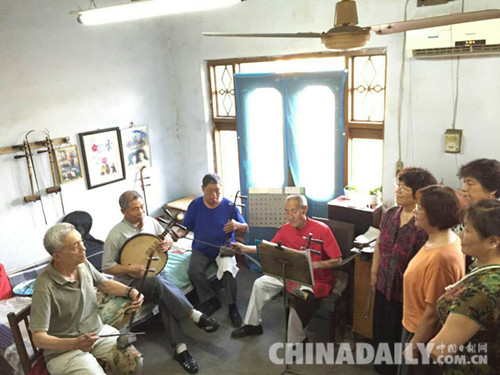河北一八旬老人自創(chuàng)歌曲自辦家庭演唱會(huì)慶祝黨的生日