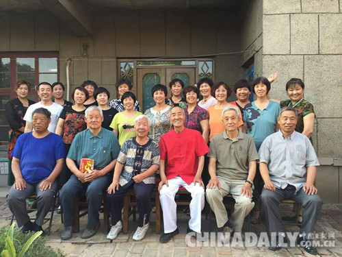 河北一八旬老人自創(chuàng)歌曲自辦家庭演唱會(huì)慶祝黨的生日
