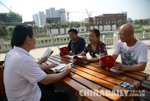 餐桌變“書桌” 黨員學(xué)習(xí)有了“后花園”