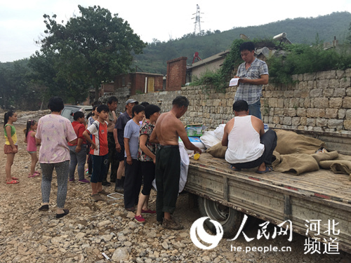 河北井陘縣2000余村民災(zāi)后自救 72小時(shí)打通生命通道