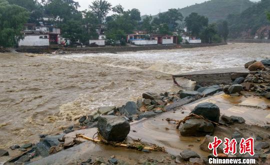 河北一景區(qū)未迎客遭水毀 投資商“拋財(cái)”搶險(xiǎn)引關(guān)注