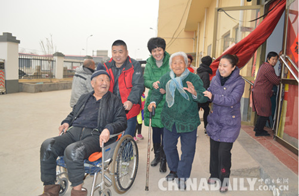 元宵節(jié)前夕 石市愛心人士走進敬老院慰問