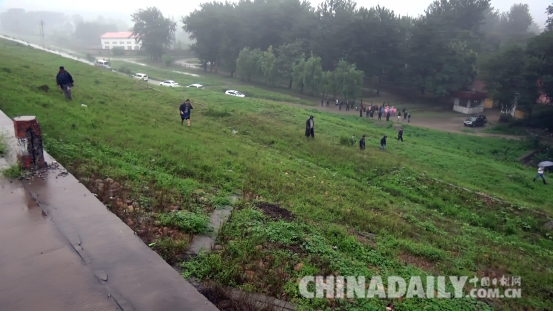 河北邯鄲東武仕水庫(kù)管理處雨中拉練防汛