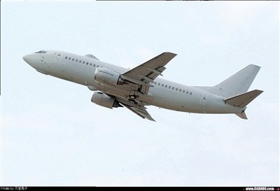 東航一架波音737客機(jī)迫降鄭州 乘客見引擎著火