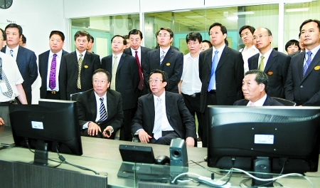 郭庚茂率參訪團(tuán)訪問富士康 探討在河南建研發(fā)中心