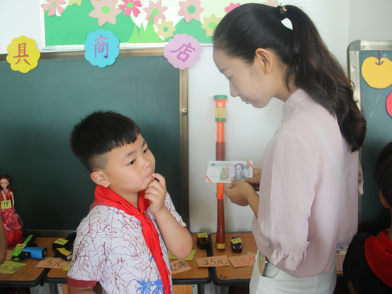 鄭州瑞錦小學(xué)辦“樂(lè)童趣闖”期末評(píng)價(jià) 讓知識(shí)與歡樂(lè)齊飛