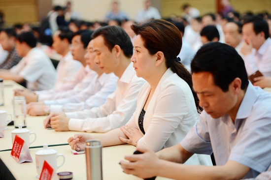 河南信陽第21屆國際茶文化節(jié)舉行項目簽約儀式