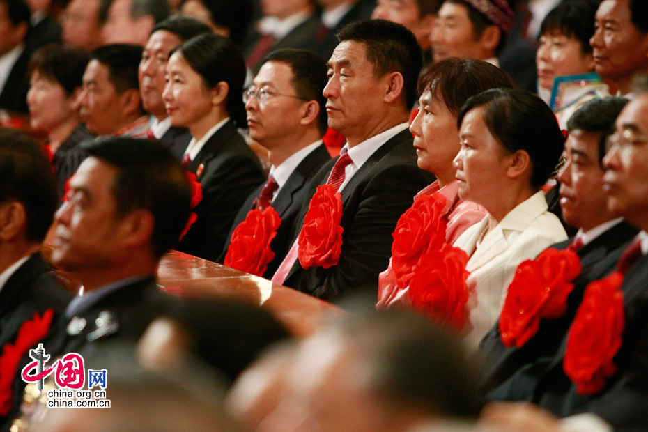 慶祝中國(guó)共產(chǎn)黨成立90周年大會(huì)召開[組圖]