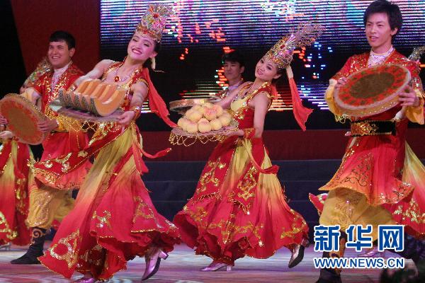 新疆兵團(tuán)舉辦大型文藝晚會