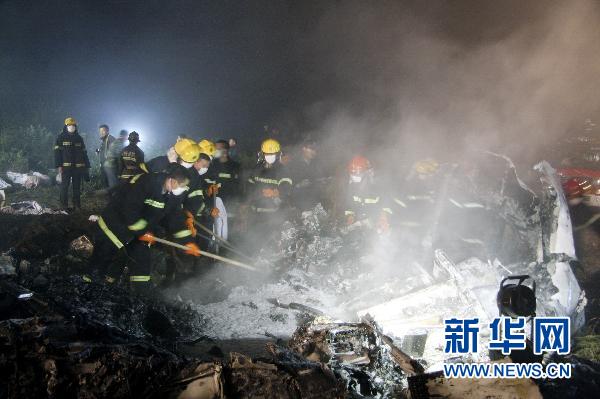 救援人員稱(chēng)飛機(jī)失事很多遇難者遺體抱在一起