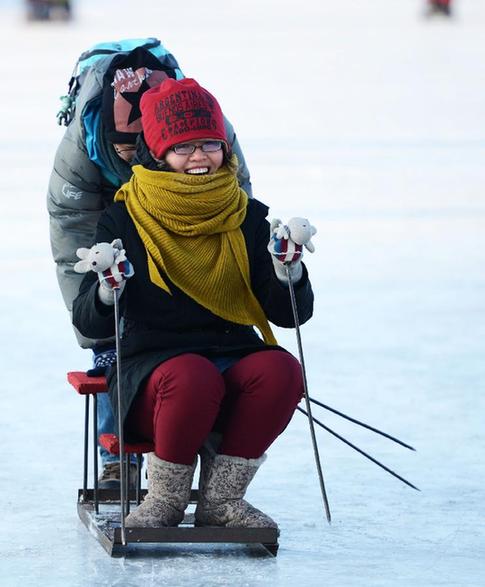 哈爾濱：數(shù)九寒天戲冰雪