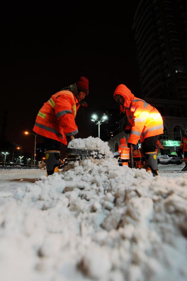 “雪不停清不停，雪不凈不收工”——暴雪過后哈爾濱發(fā)起清雪“攻堅戰(zhàn)”