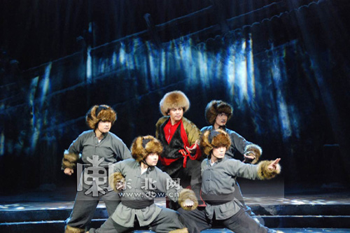 抗日題材龍江劇《松江魂》首演 獻(xiàn)禮抗日戰(zhàn)爭勝利70周年