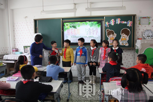 哈爾濱市小學(xué)開(kāi)學(xué)第一課 分享寒假趣聞樂(lè)事(圖)