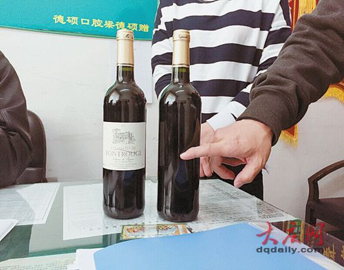 大慶市民樂(lè)福超市買(mǎi)兩瓶“裸奔”紅酒 消協(xié)維權(quán)獲10倍賠償