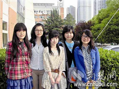 高中一宿舍女生齊進(jìn)名校 1人被國(guó)外7校錄取(圖)