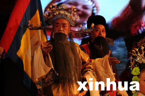 恩施舉辦民歌大家唱歌詠晚會(huì)