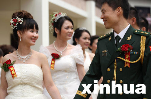 湖北宜昌消防為11對(duì)新人舉辦集體婚禮