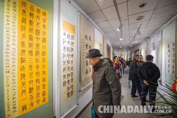 武漢工程科技學(xué)院舉辦書法篆刻作品展