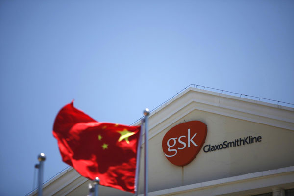 A Chinese national flag flutters in front of a GlaxoSmithKline (GSK) office building in Shanghai in this July 12, 2013 file photo. GSK replaces China chief amid scandal