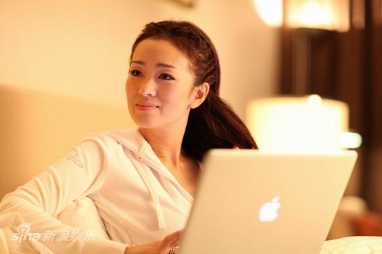 Different looks of Gong Li in 'What Women Want'
