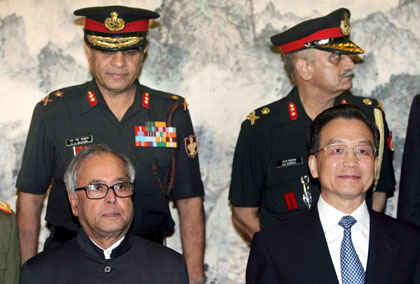 Chinese Premier Wen Jiabao (front R) and Indian Defence Minister Pranab Mukherjee (front L) pose for a photo in Beijing May 30, 2006. China and India pledged on Monday to deepen military exchanges during a visit by Mukherjee, the latest sign of warming relations between the neighbours and one-time foes. 