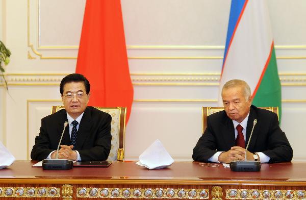 Hu arrives in Tashkent for visit, SCO summit