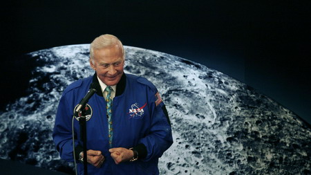 Aldrin backs Mars mission