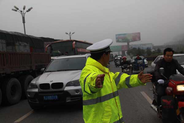 Dense fog shrouds S China