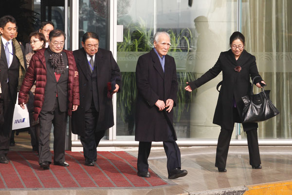 Former Japanese leader arrives in Beijing Ex-Japan PM visits Beijing over islands issue