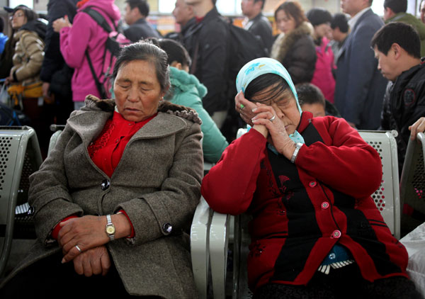 Passengers nap in a Beijing train station waiting room on Thursday, which was World Sleep Day. Social networks bad for sleep