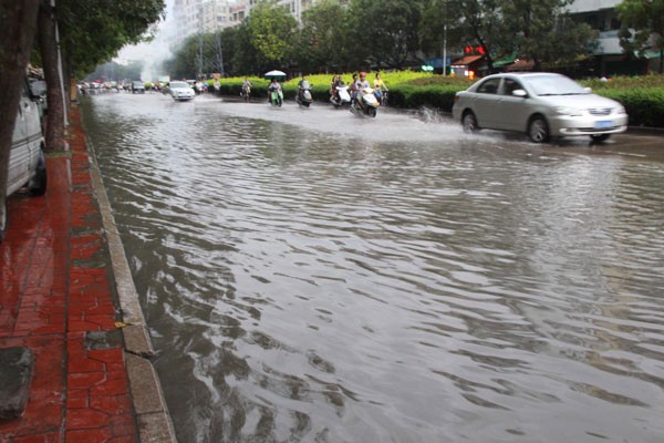 Heavy rain leaves streets covered in water after receiving rainfall exceeding 50 millimeters in 3 hours in Shantou, South China’s Guangdong province on May 19, 2013. China issues rainstorm alert for southern region