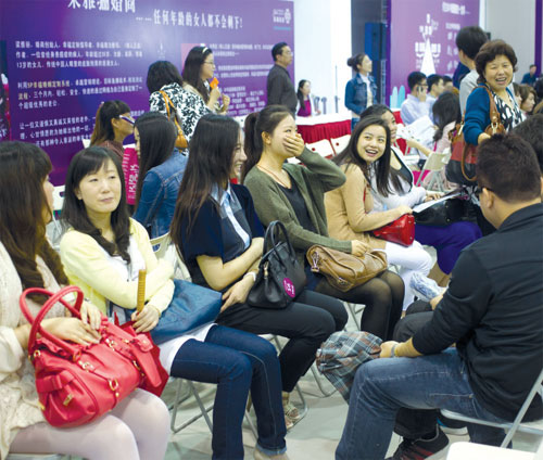 60% of Chinese youth OK with premarital sex: survey