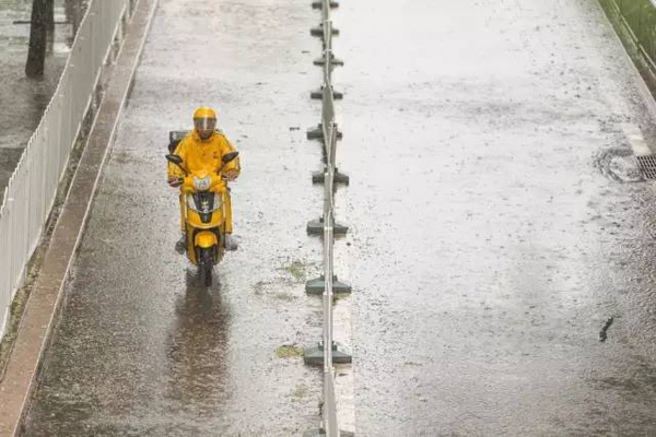 Hardships and tears behind China's booming food delivery service