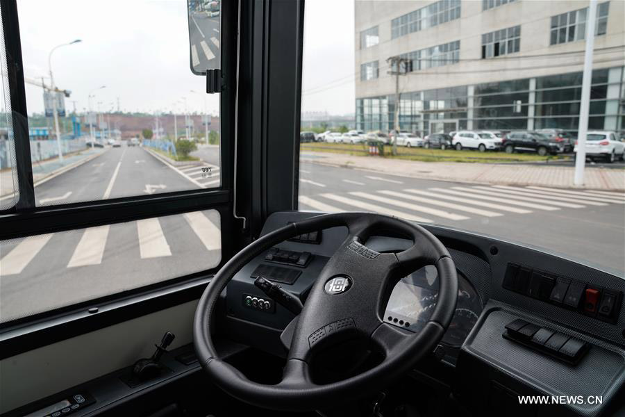 12-meter-long electric smart bus starts road test in Central China