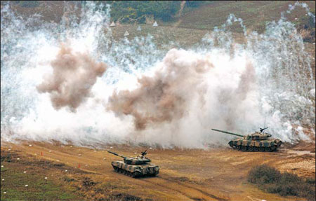 Foreign students watch PLA exercise