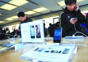 北京iPhone4蘋(píng)果店敞開(kāi)賣 中關(guān)村價(jià)格首次跌破5000元