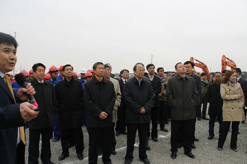 中國石化新疆能源化工有限公司揭牌暨基地項(xiàng)目今日正式啟動(dòng)