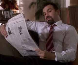 The recurring newspaper prop<BR>'龍?zhí)?報(bào)紙穿越19年(圖)