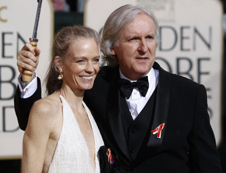 James Cameron pose with his award best motion picture for 