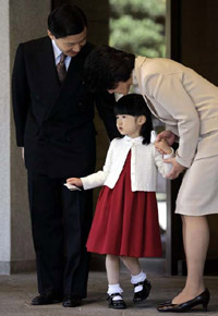 日本愛(ài)子公主長(zhǎng)大了！家門口公開亮相