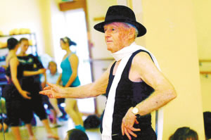 90歲二戰(zhàn)老兵苦練芭蕾11年 終演主角