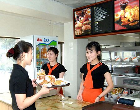 平壤首家美式快餐店生意火紅 將開分店