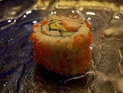 日本“忍者”在美大學(xué)制作出全球最長(zhǎng)加州壽司卷