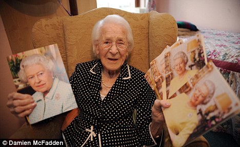 110歲老人“挑刺”英女王生日賀卡