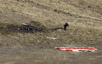 美國兩架小型飛機相撞后墜毀 導(dǎo)致三人死亡
