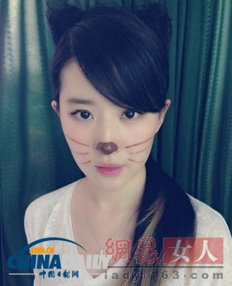 明星專(zhuān)注賣(mài)萌不分年齡(圖)