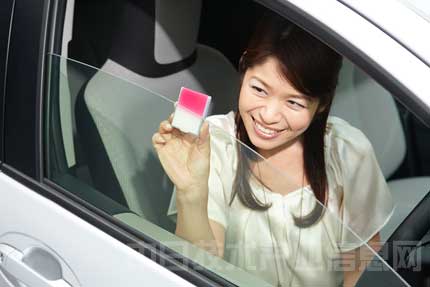 日本旭硝子公司防紫外線汽車窗用玻璃獲美國皮膚癌基金會(huì)認(rèn)證