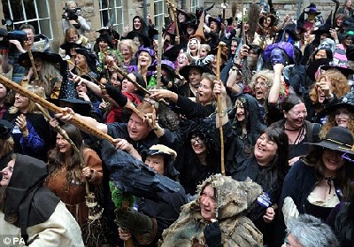 英國(guó)最新駐洞女巫誕生 拉動(dòng)旅游年薪5萬(wàn)英鎊